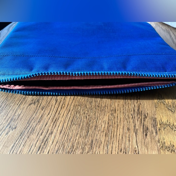 NWOT: Herschel - laptop sleeve - 13 inch - Picture 3 of 5